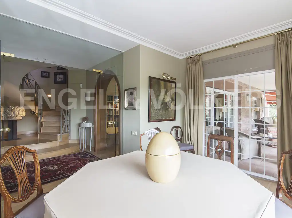 Comedor de Casa o chalet en venta en Barcelona con Aire acondicionado, Calefacción y Jardín privado