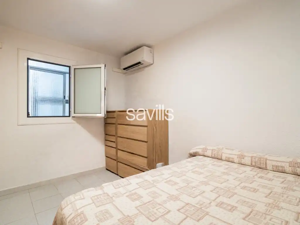 Dormitori de Apartament en venda en L'Hospitalet de Llobregat amb Aire condicionat