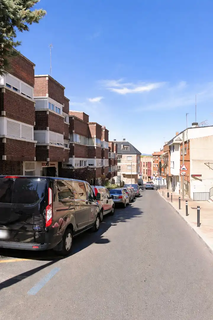 Vista exterior de Local en venda en Pozuelo de Alarcón amb Aire condicionat i Calefacció