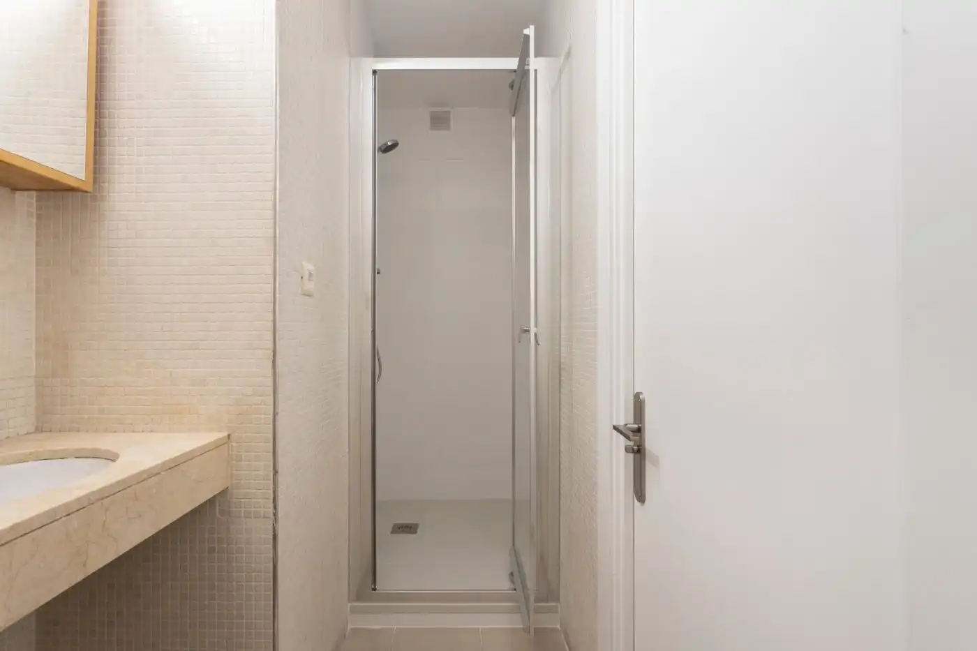 Bathroom of Office for rent in Barcelona  with Furnished