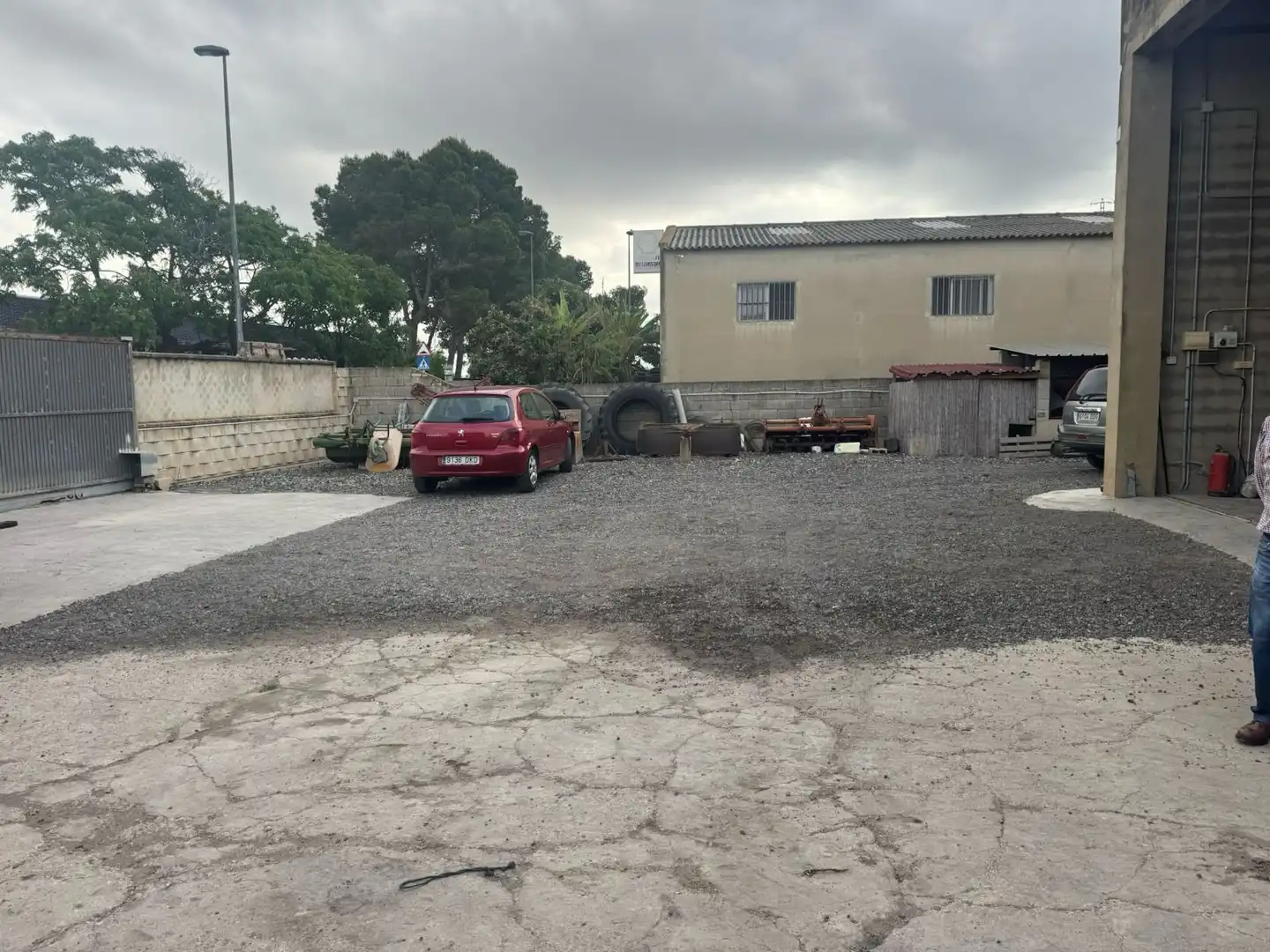 Parkplatz von Fabrikhallen zum Verkauf in Sueca