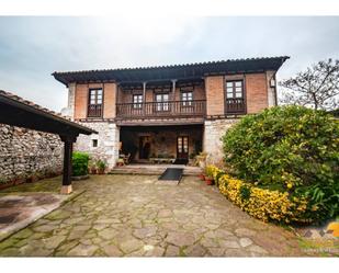 Vista exterior de Casa o xalet en venda en Alfoz de Lloredo amb Calefacció, Jardí privat i Terrassa