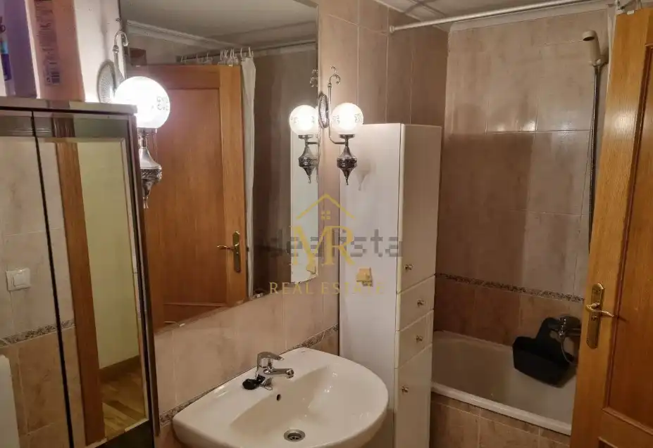 Baño de Piso de alquiler en Salamanca con Calefacción, Parquet y Amueblado