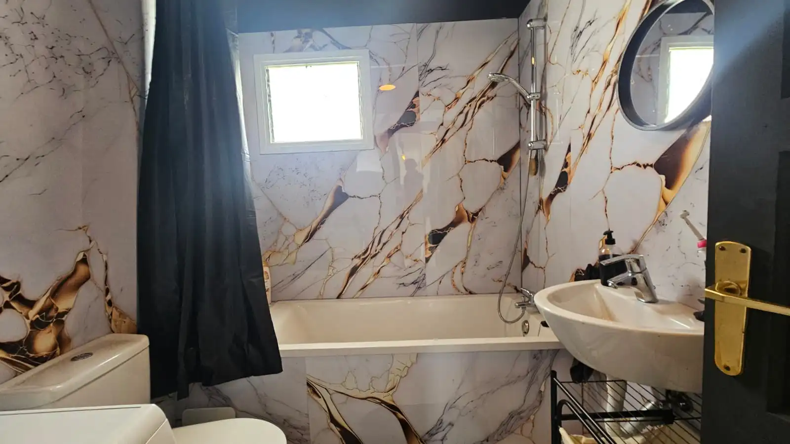 Badezimmer von Maisonette zum Verkauf in Arona mit Parkett, Möbliert und Ofen
