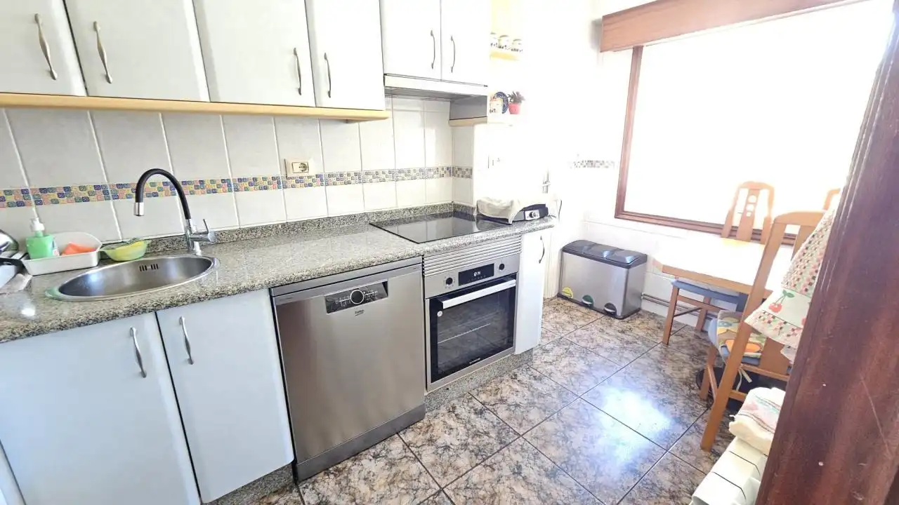 Cocina de Piso en venta en Mos con Calefacción, Trastero y Amueblado