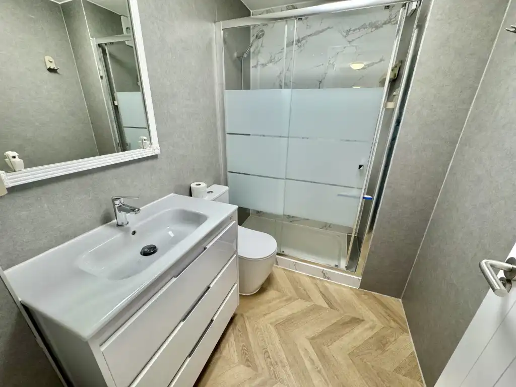 Bathroom of Flat for share in Córdoba  with Air Conditioner