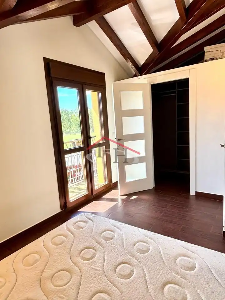 Casa adosada en venta en Sariegos con Calefacción, Jardín privado y Terraza