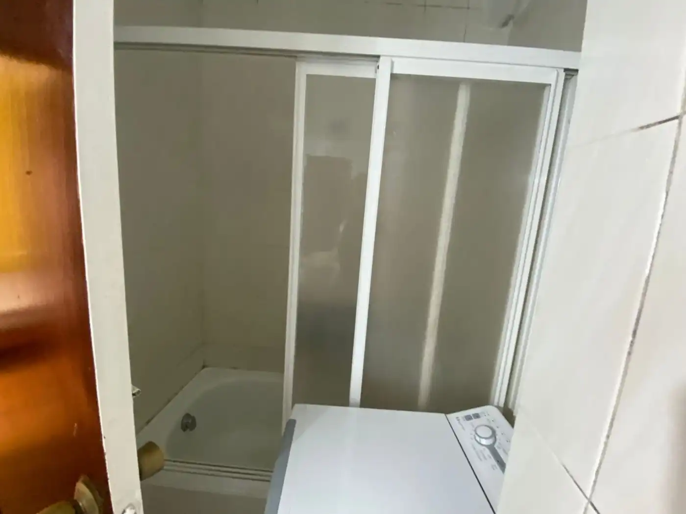 Bathroom of Flat for rent in Vigo   with Heating, Parquet flooring and Furnished