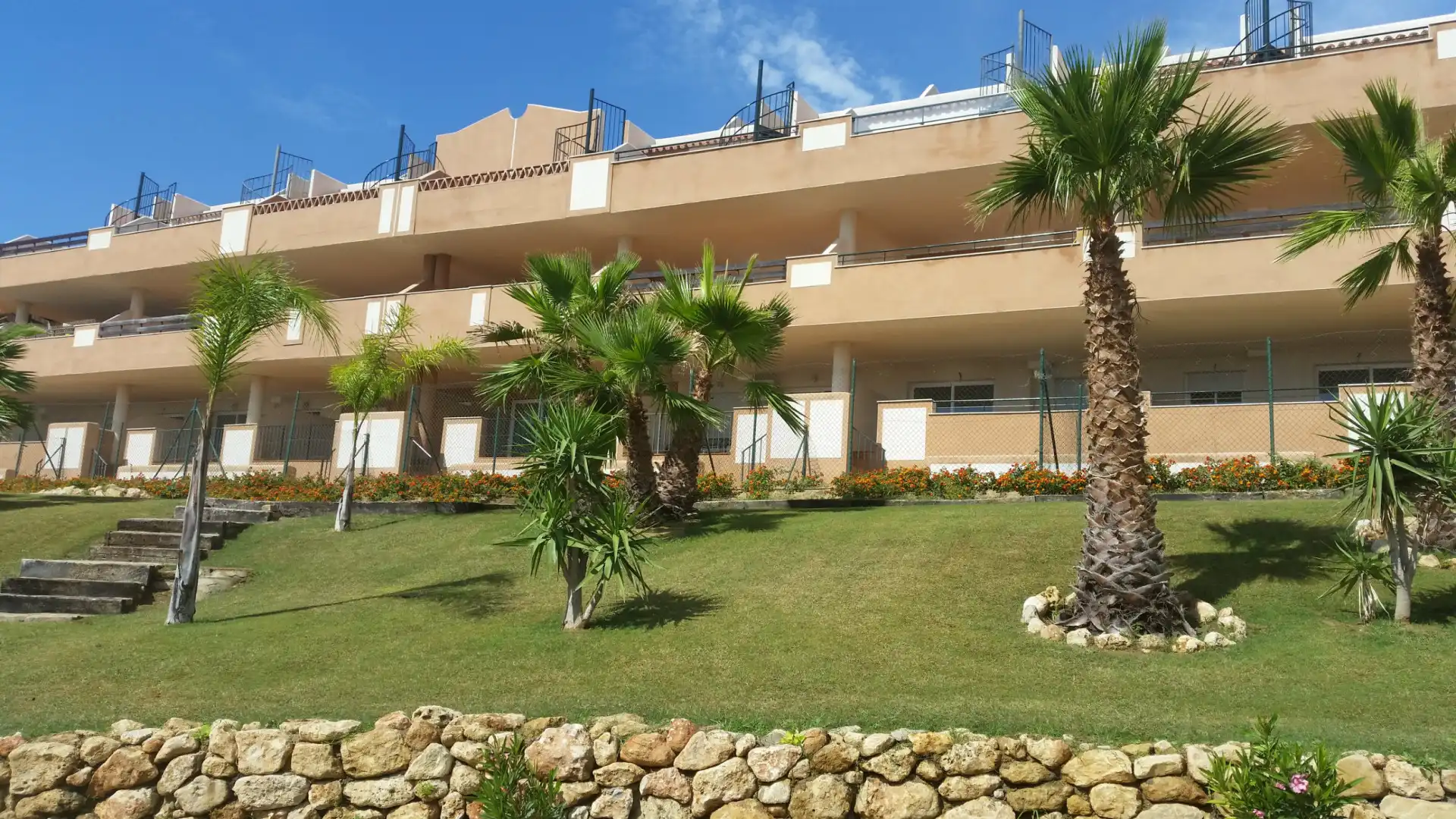 Apartment with pool for sale in Doña Julia Golf, imagen 2