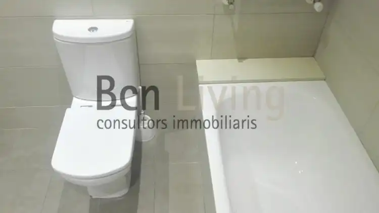 Baño de Piso de alquiler en Barcelona con Aire acondicionado, Parquet y Terraza