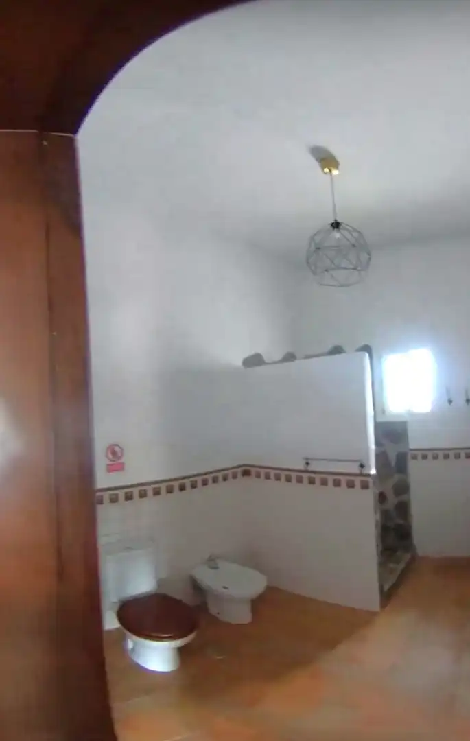 Bany de Finca rústica en venda en El Borge amb Jardí privat, Terrassa i Traster