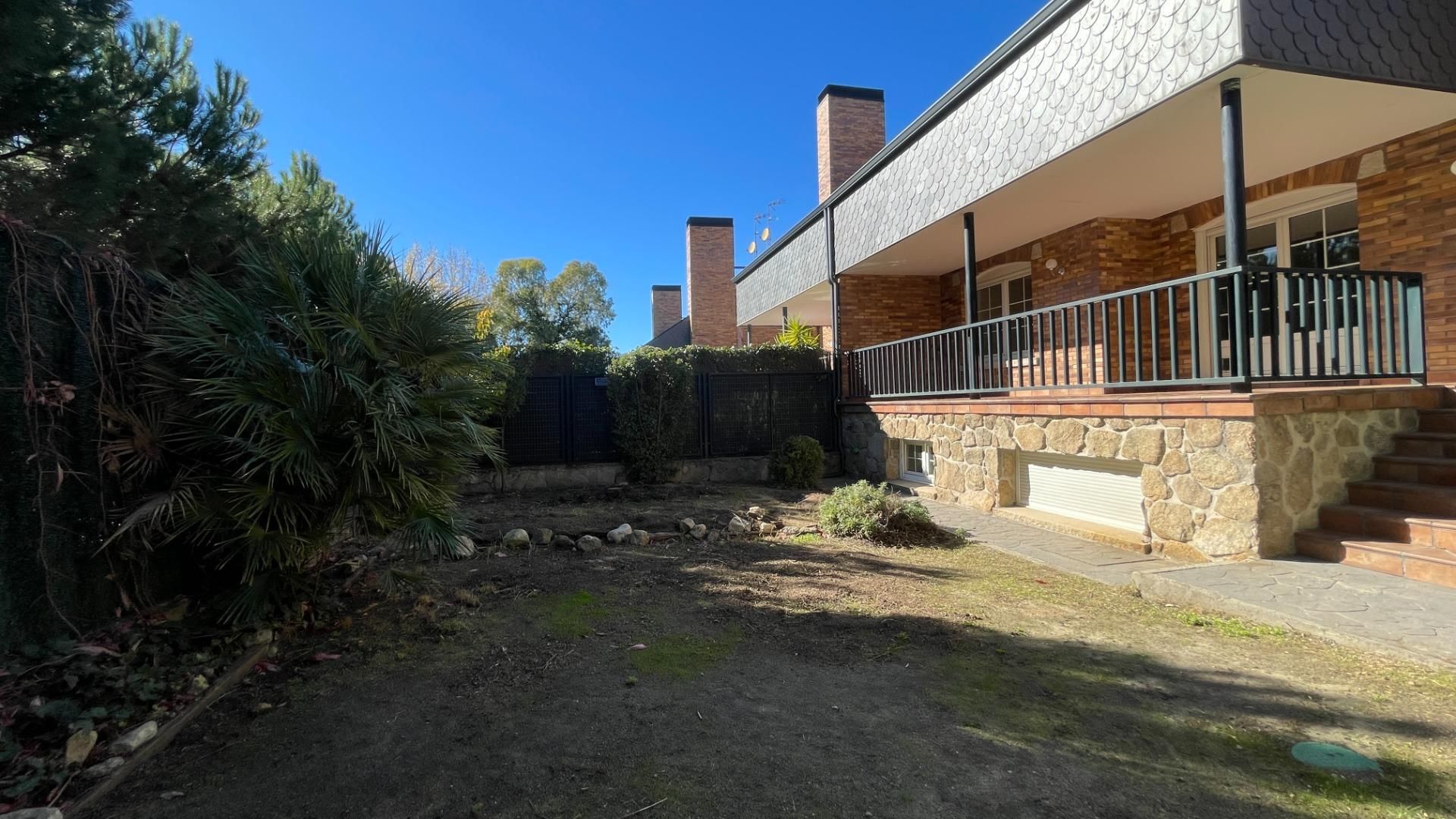 Vista exterior de Casa adosada de lloguer en Torrelodones amb Calefacció i Piscina comunitària