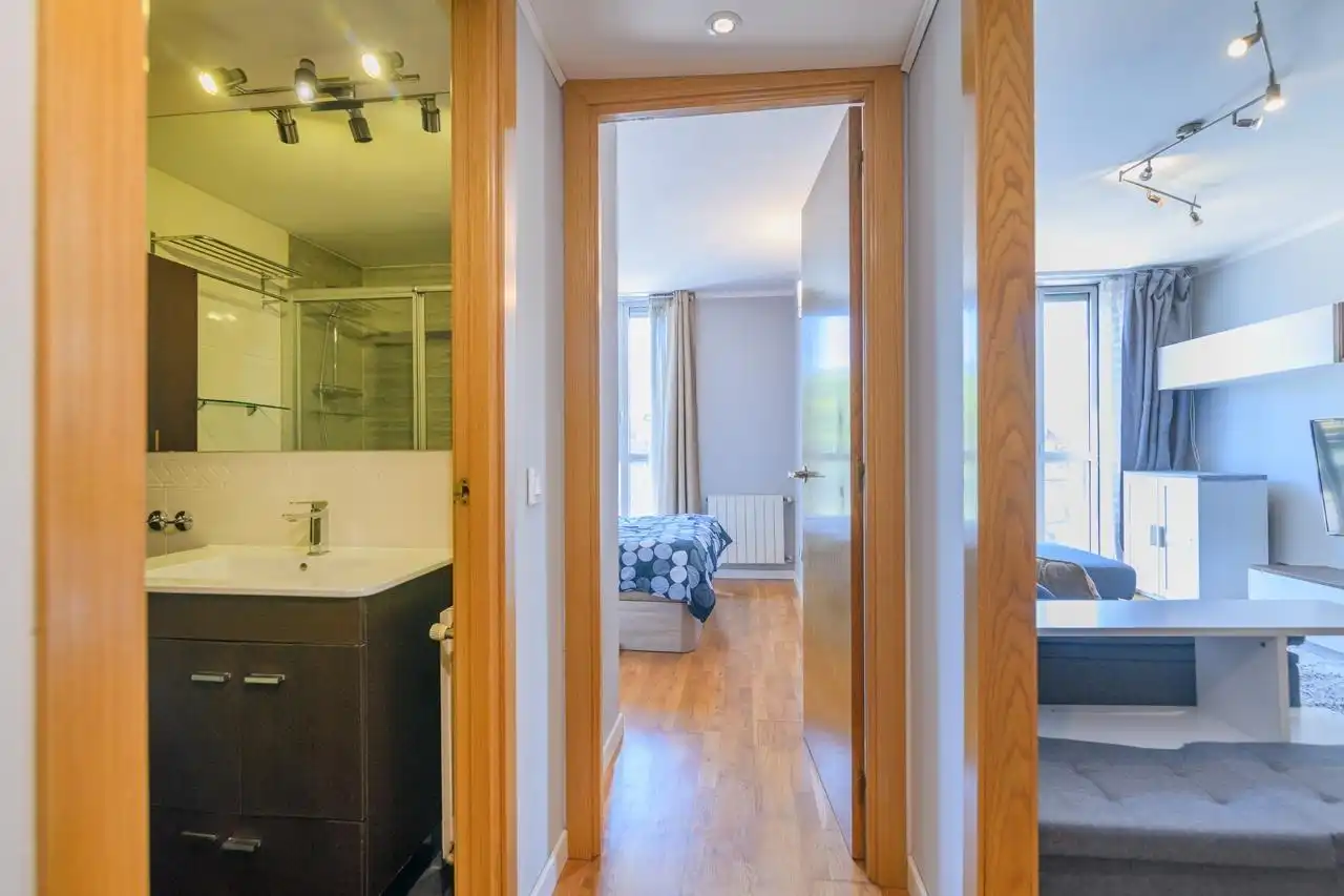 Wohnung zum Verkauf in Barcelona mit Klimaanlage, Heizung und Balkon
