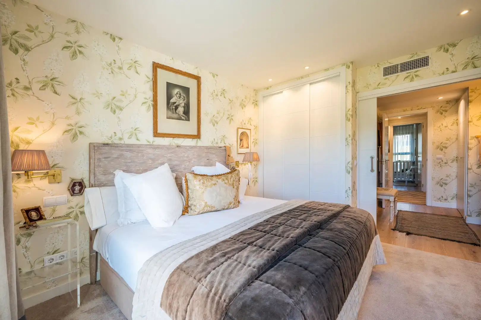 Bedroom of Flat for sale in La Moraleja  with Air Conditioner, Heating and Private garden