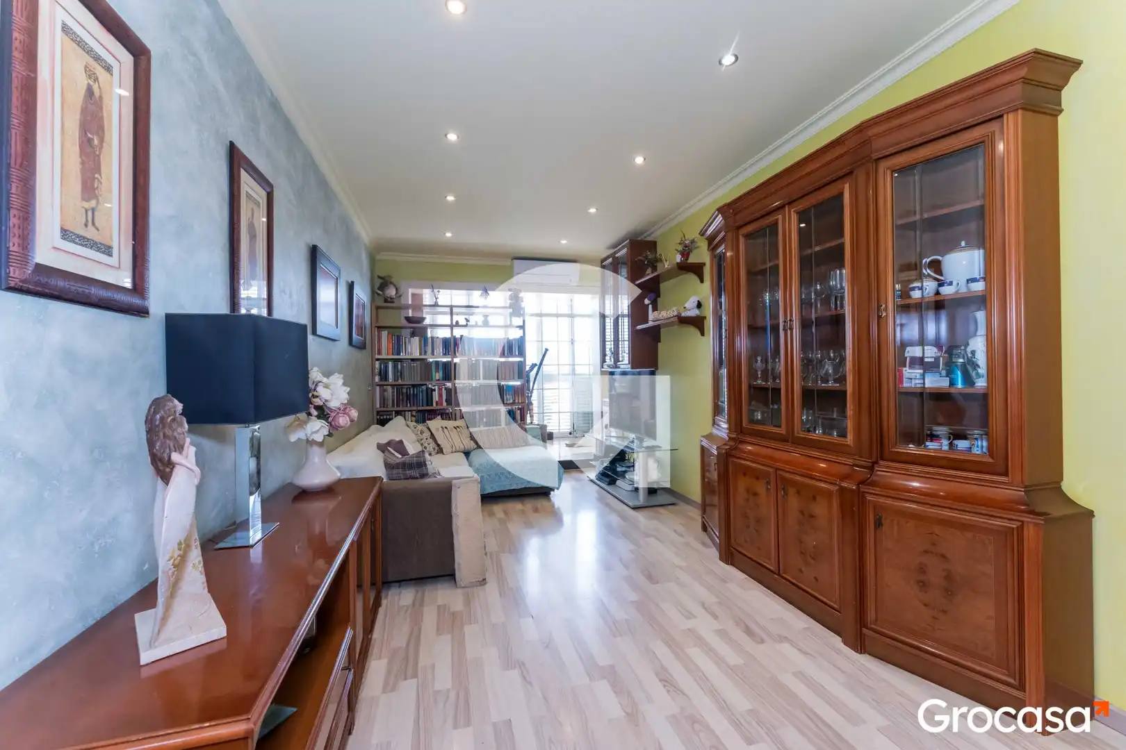 Sala de estar de Piso en venta en Cornellà de Llobregat con Aire acondicionado, Calefacción y Terraza