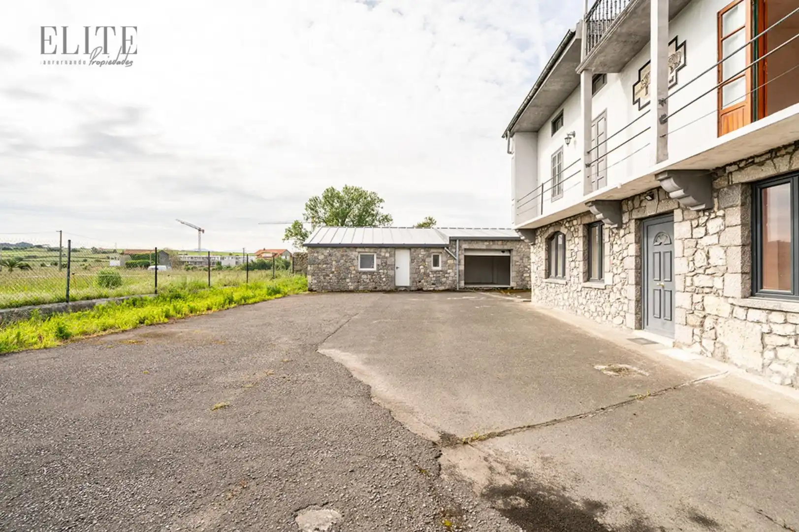Vista exterior de Casa o chalet en venta en Santa Cruz de Bezana con Terraza y Trastero