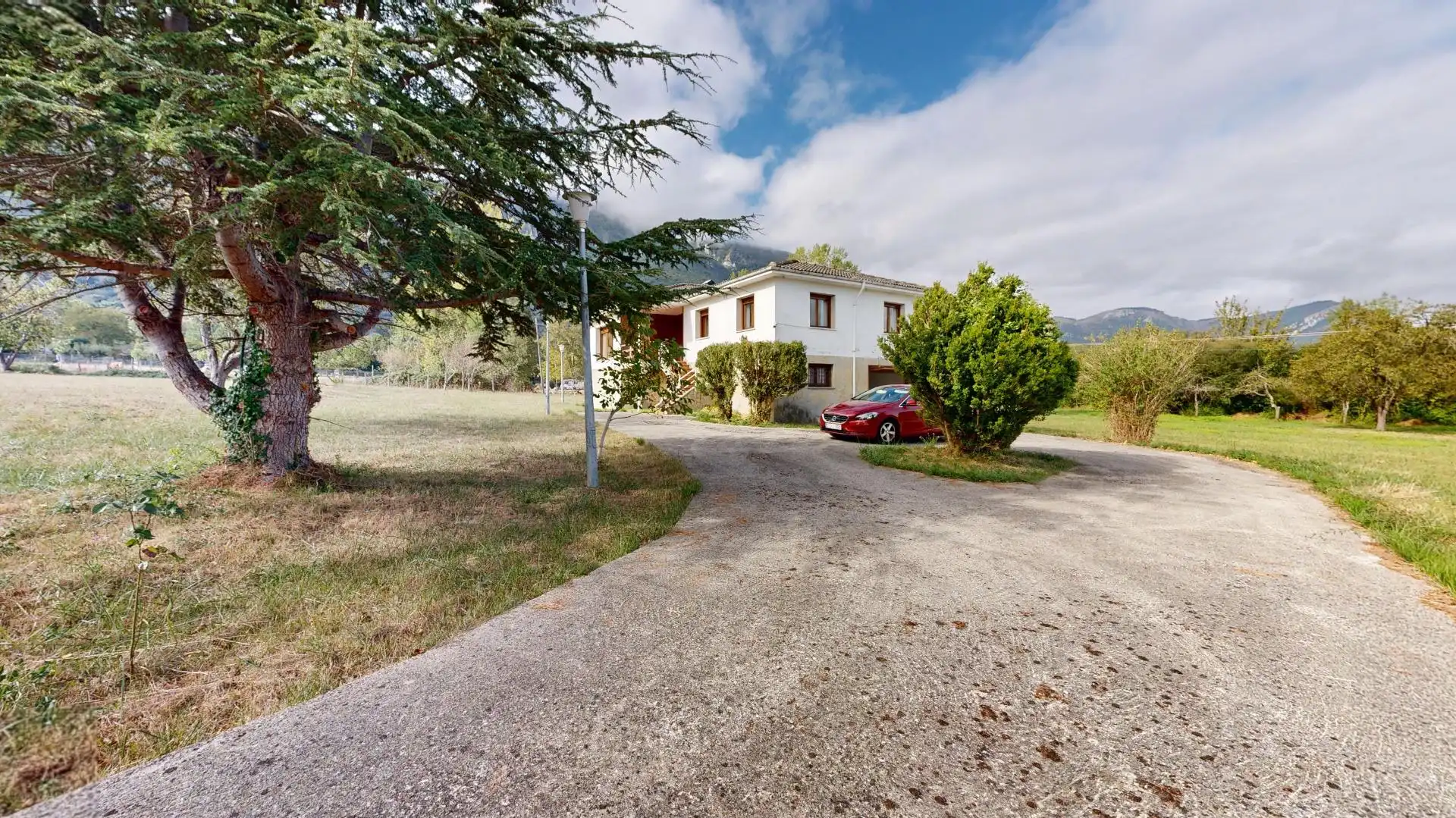 Vista exterior de Casa o xalet en venda en Valle de Mena amb Calefacció, Jardí privat i Terrassa
