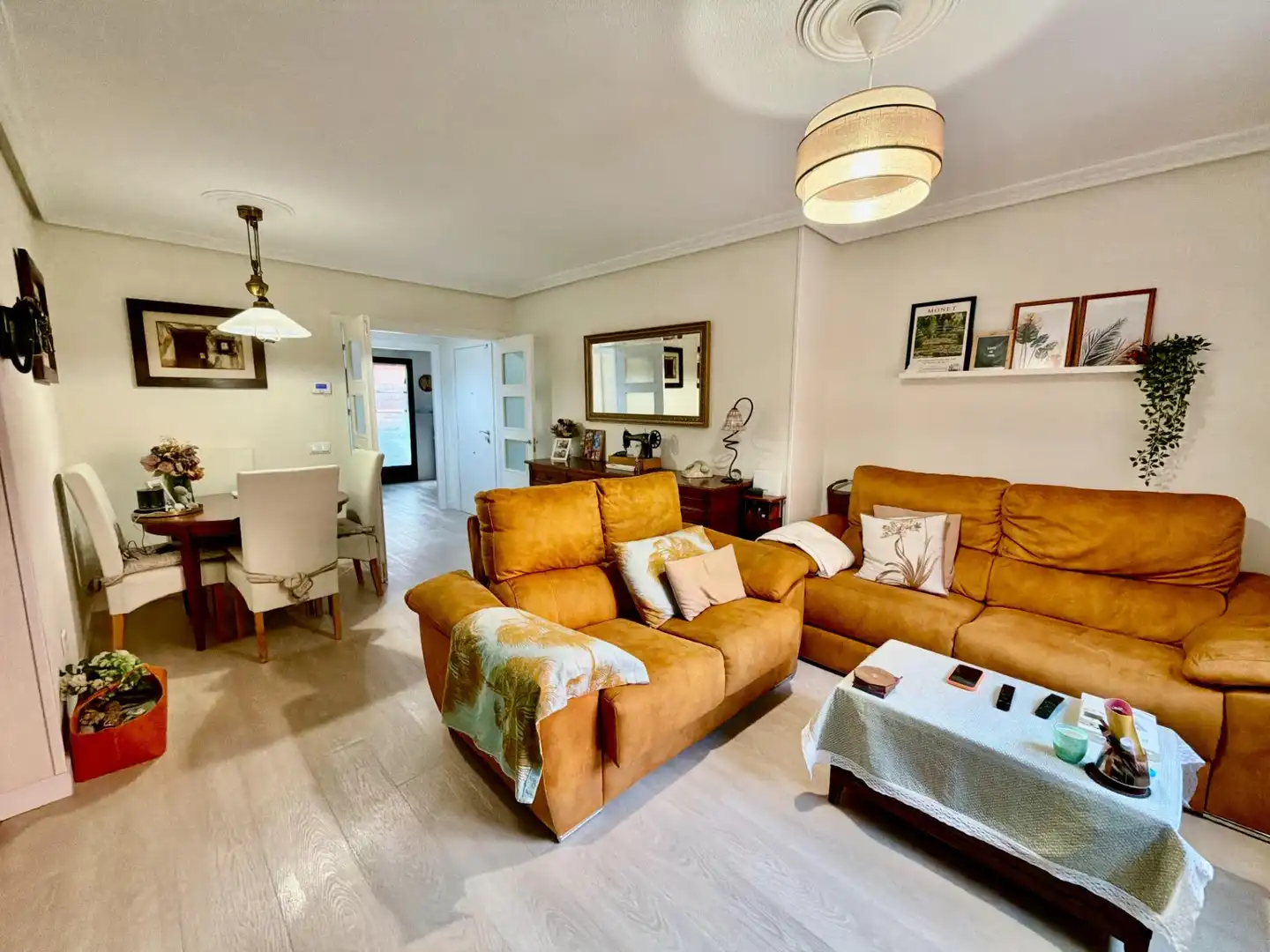 Living room of Flat for sale in Madrid  with Air Conditioner, Heating and Storage room