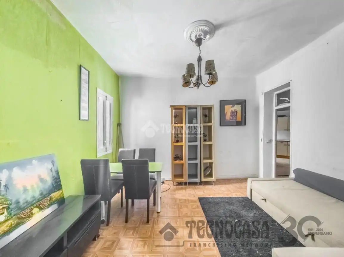 Vista exterior de Piso en venta en Madrid con Calefacción