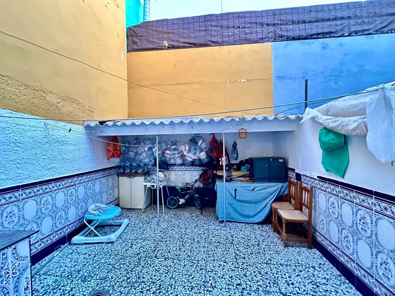 Terrasse von Einfamilien-Reihenhaus zum Verkauf in El Ejido mit Klimaanlage, Heizung und Privatgarten