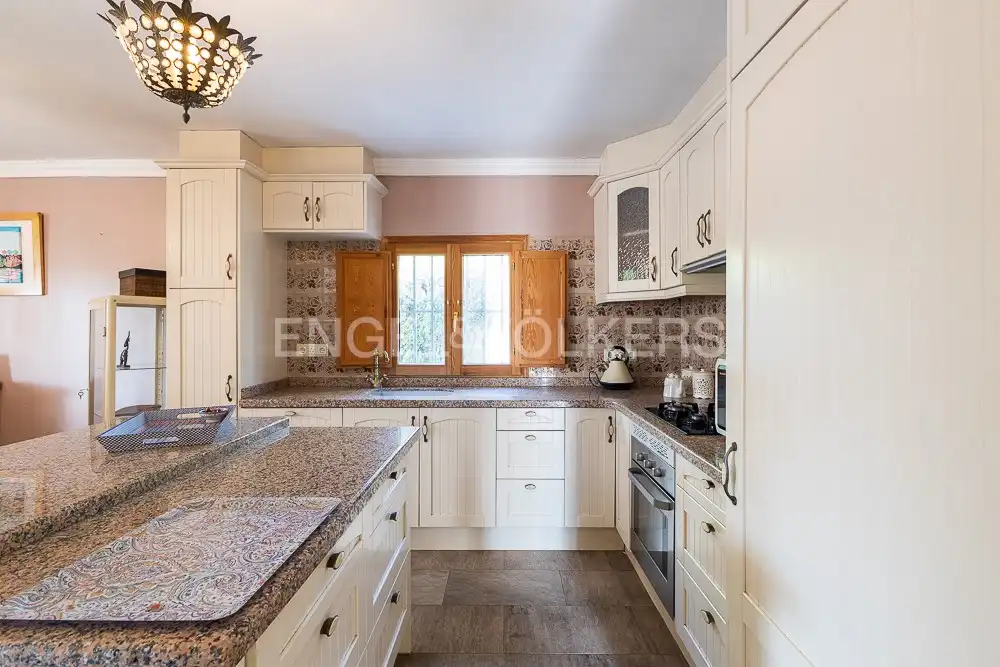 Cocina de Casa o chalet de alquiler en Turís con Aire acondicionado, Calefacción y Jardín privado