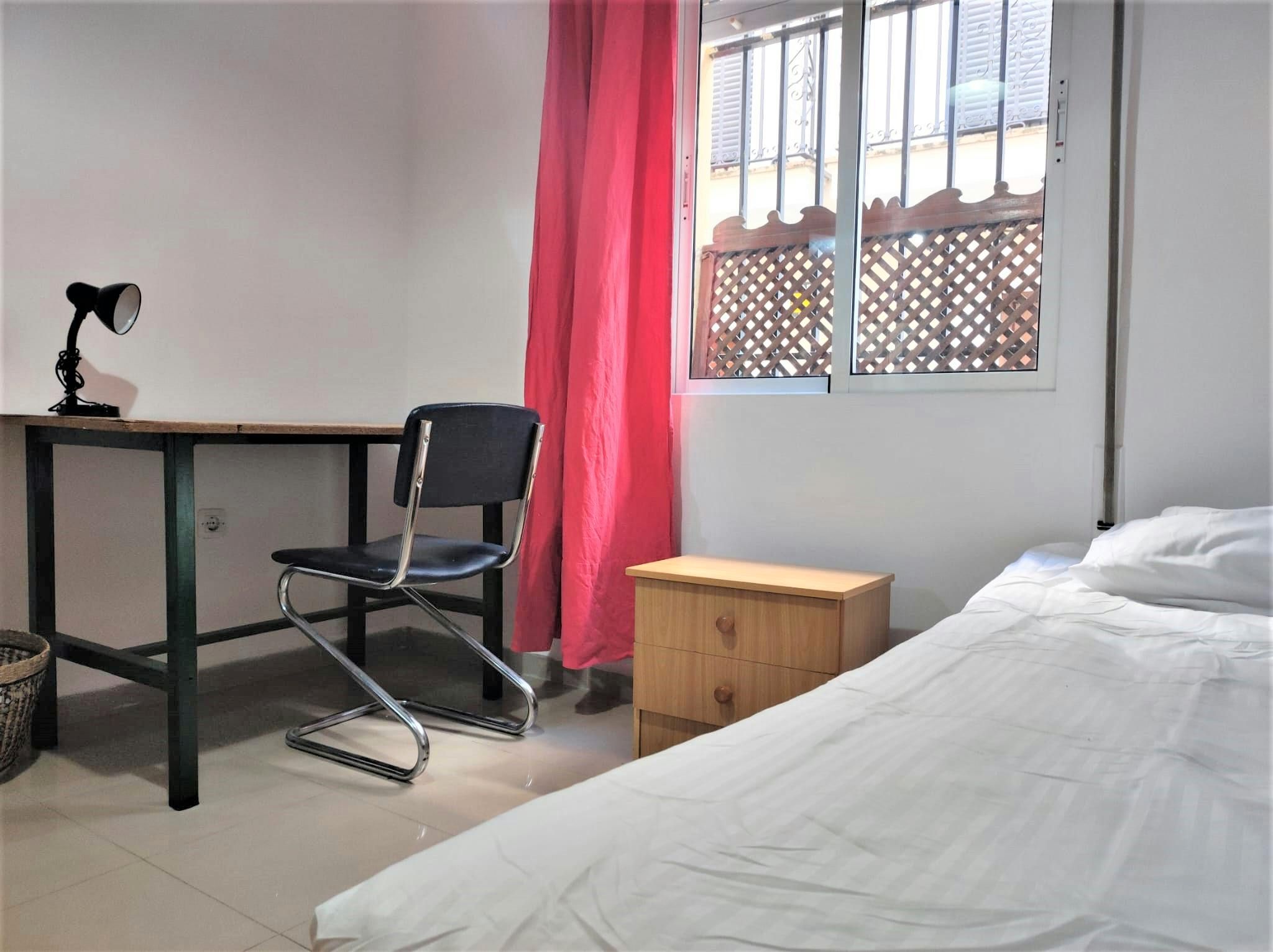 Bedroom of Flat to share in  Sevilla Capital  with Furnished, Washing machine and Balcony