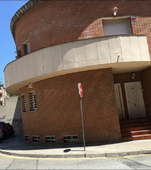 Foto 2 de Casa adosada en venda a C/ de Nou Cases, Bufalà, Barcelona