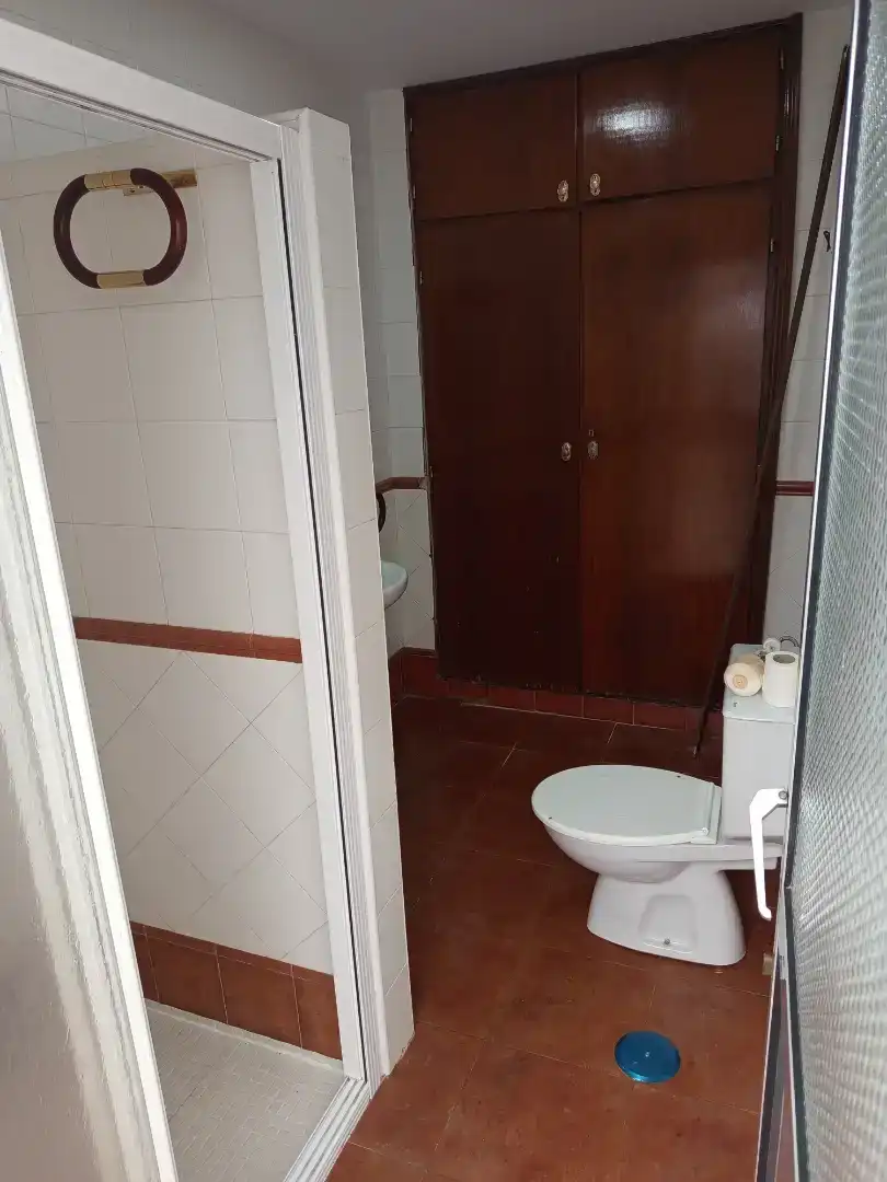 Bany de Casa adosada de lloguer en Osuna amb Aire condicionat, Moblat i Forn