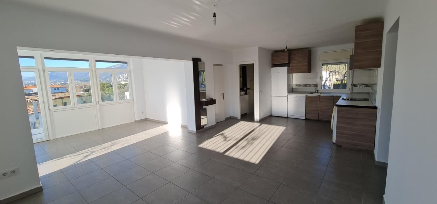 Sala d'estar de Casa o xalet de lloguer en Roses amb Aire condicionat, Jardí privat i Terrassa