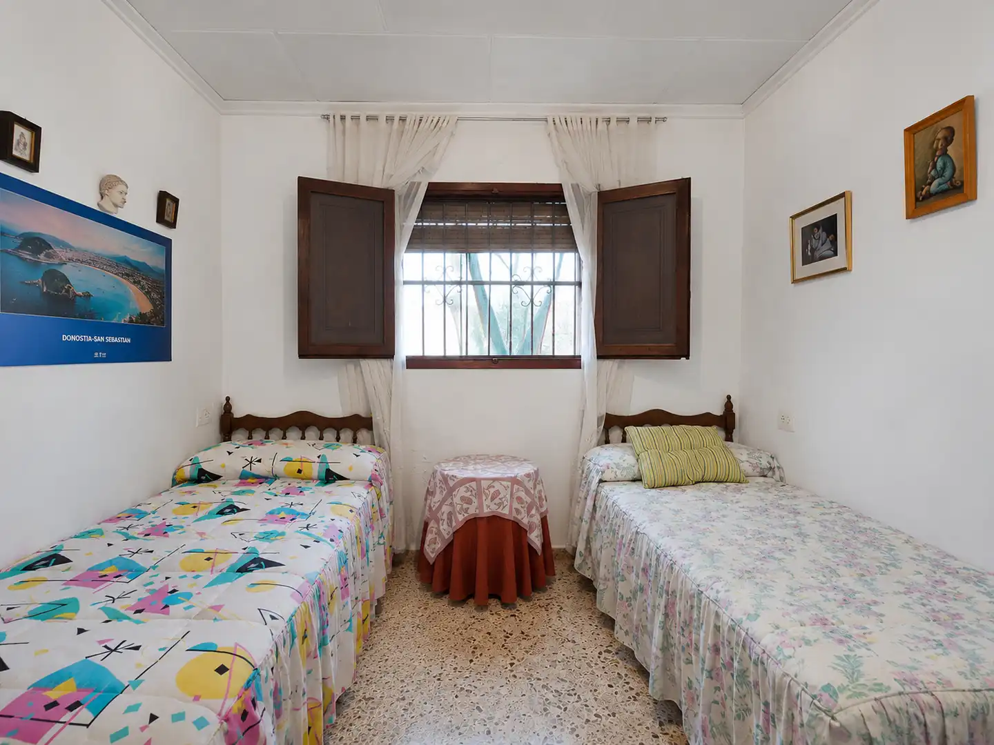 Dormitori de Casa o xalet en venda en Oliva amb Jardí privat, Piscina i Moblat