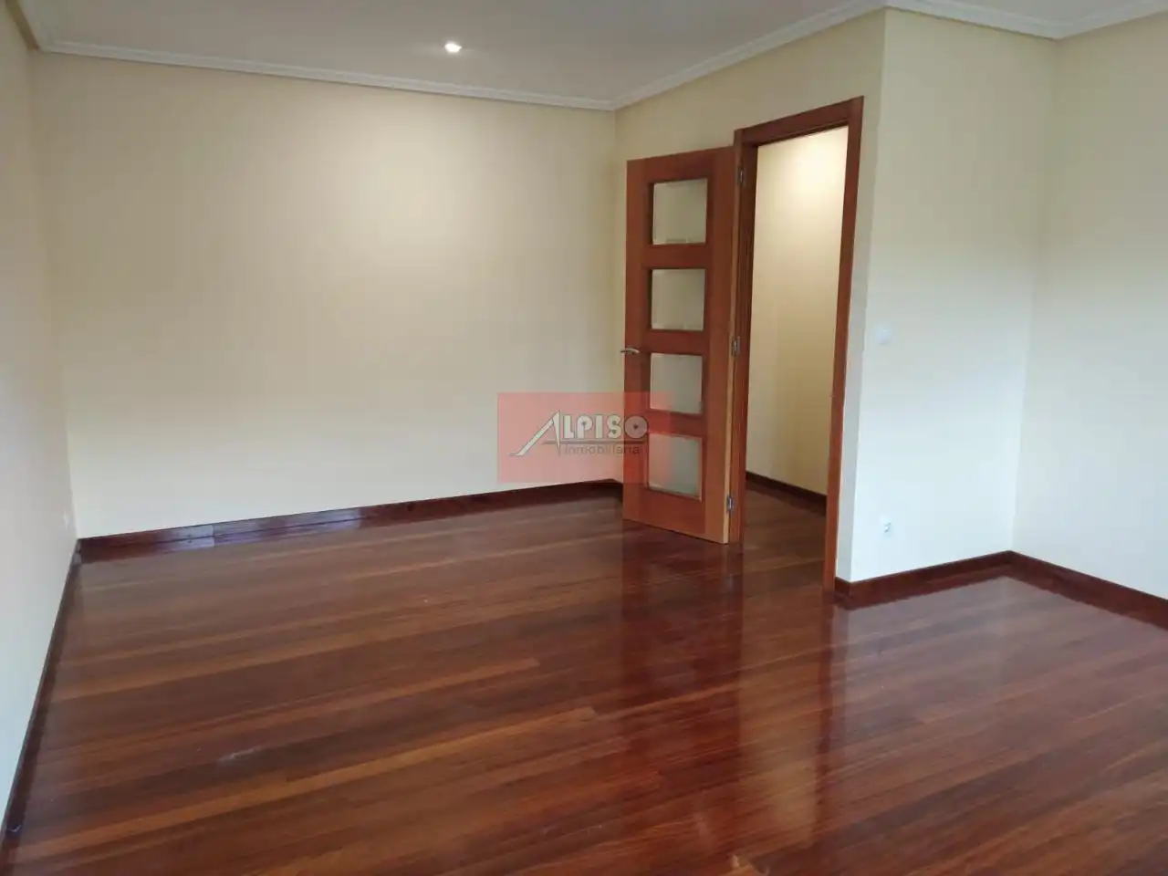 Living room of Apartments for rent in Ourense Capital   with Heating, Parquet flooring and Terrace