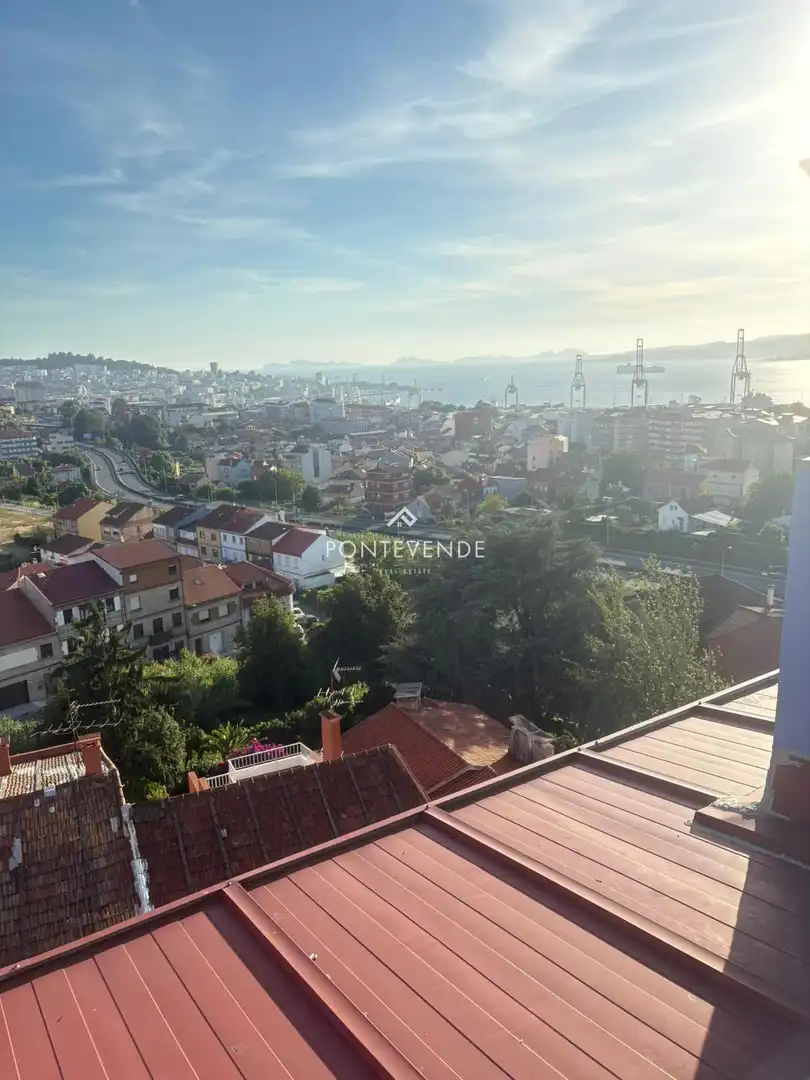 Vista exterior de Pis en venda en Vigo  amb Calefacció i Moblat