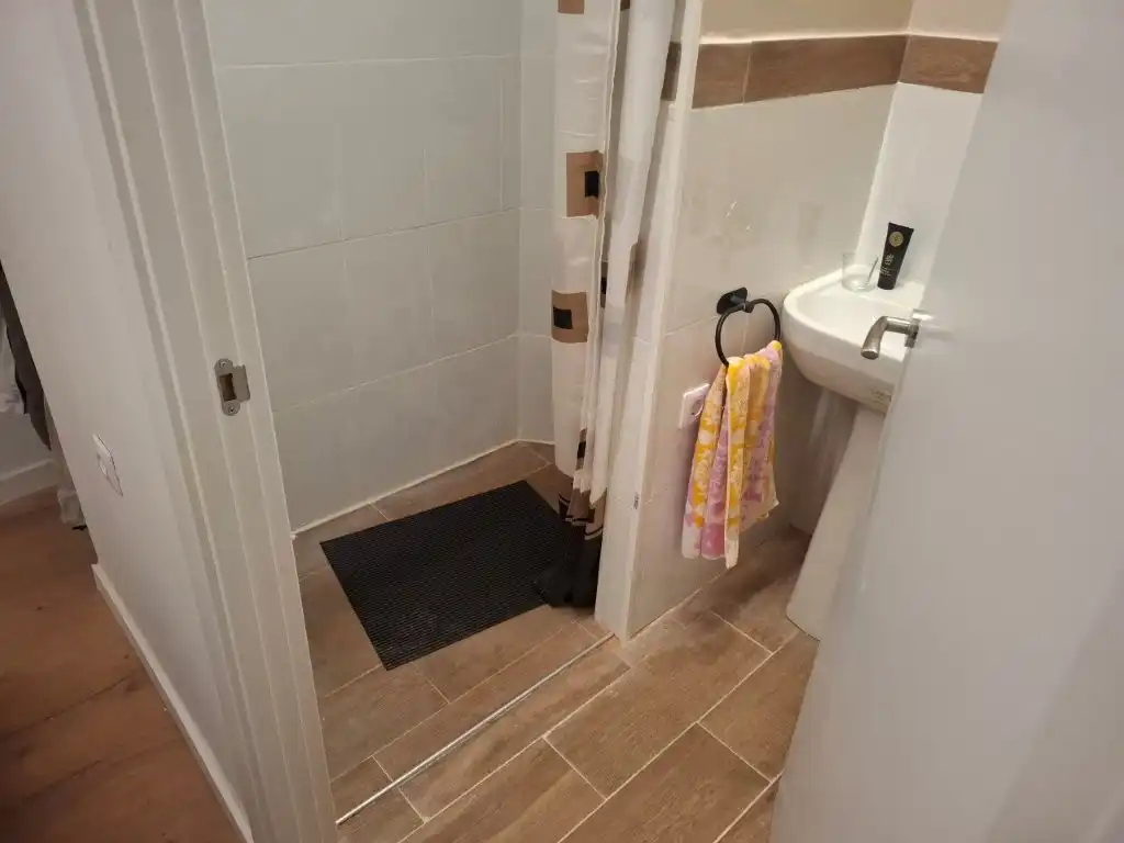 Badezimmer von Einfamilien-Reihenhaus zum Verkauf in Viveiro mit Terrasse, Abstellraum und Möbliert