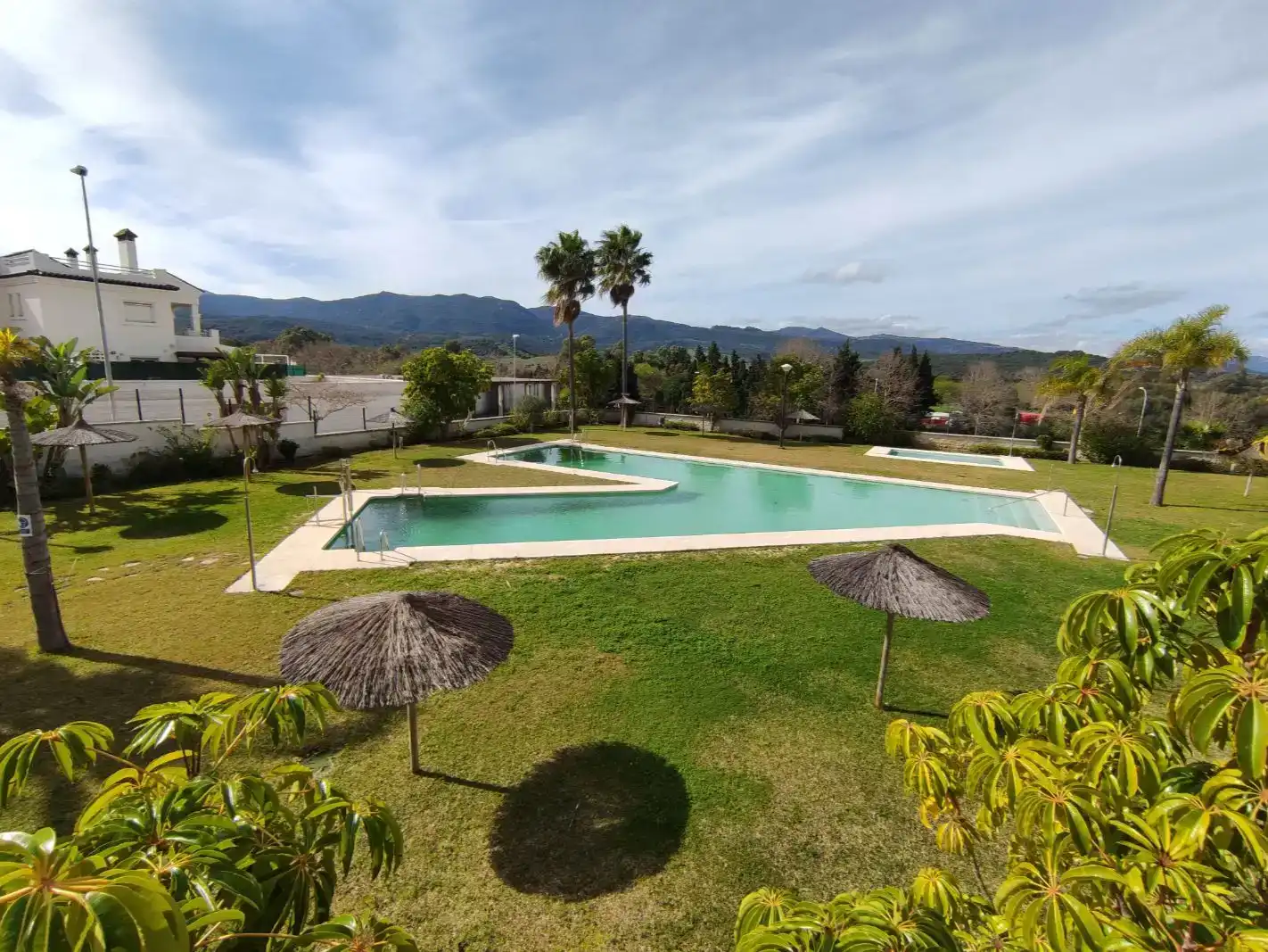 Schwimmbecken von Wohnung zur Miete in Los Barrios mit Schwimmbad und Balkon