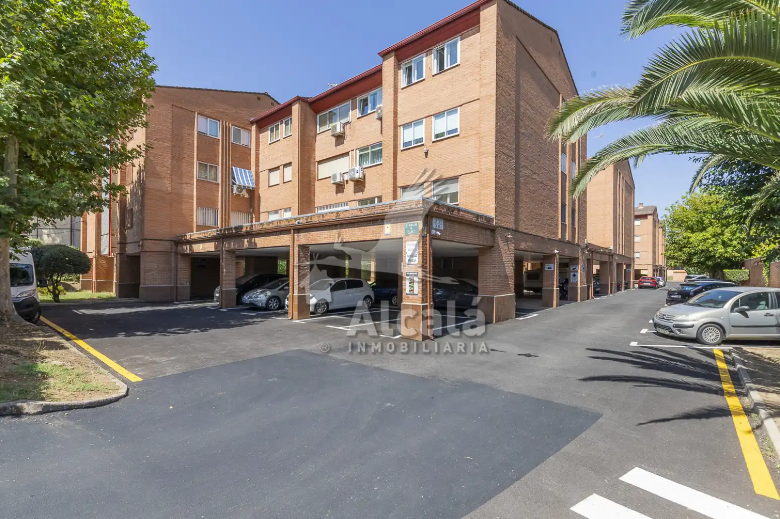 Exterior view of Flat for sale in Alcalá de Henares  with Heating