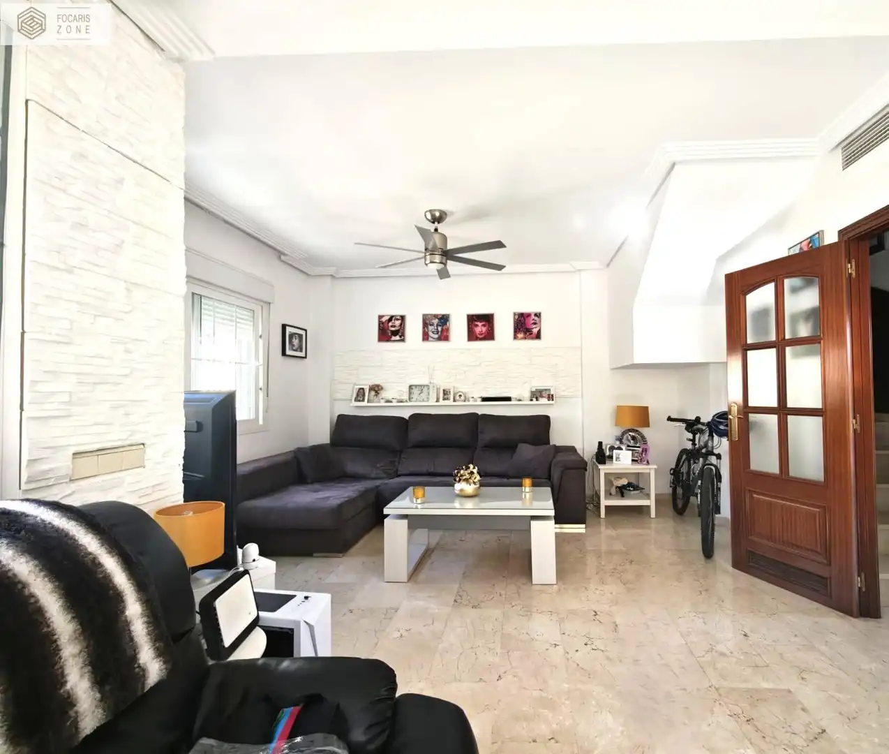 Sala d'estar de Casa adosada en venda en Málaga amb Aire condicionat, Calefacció i Jardí privat