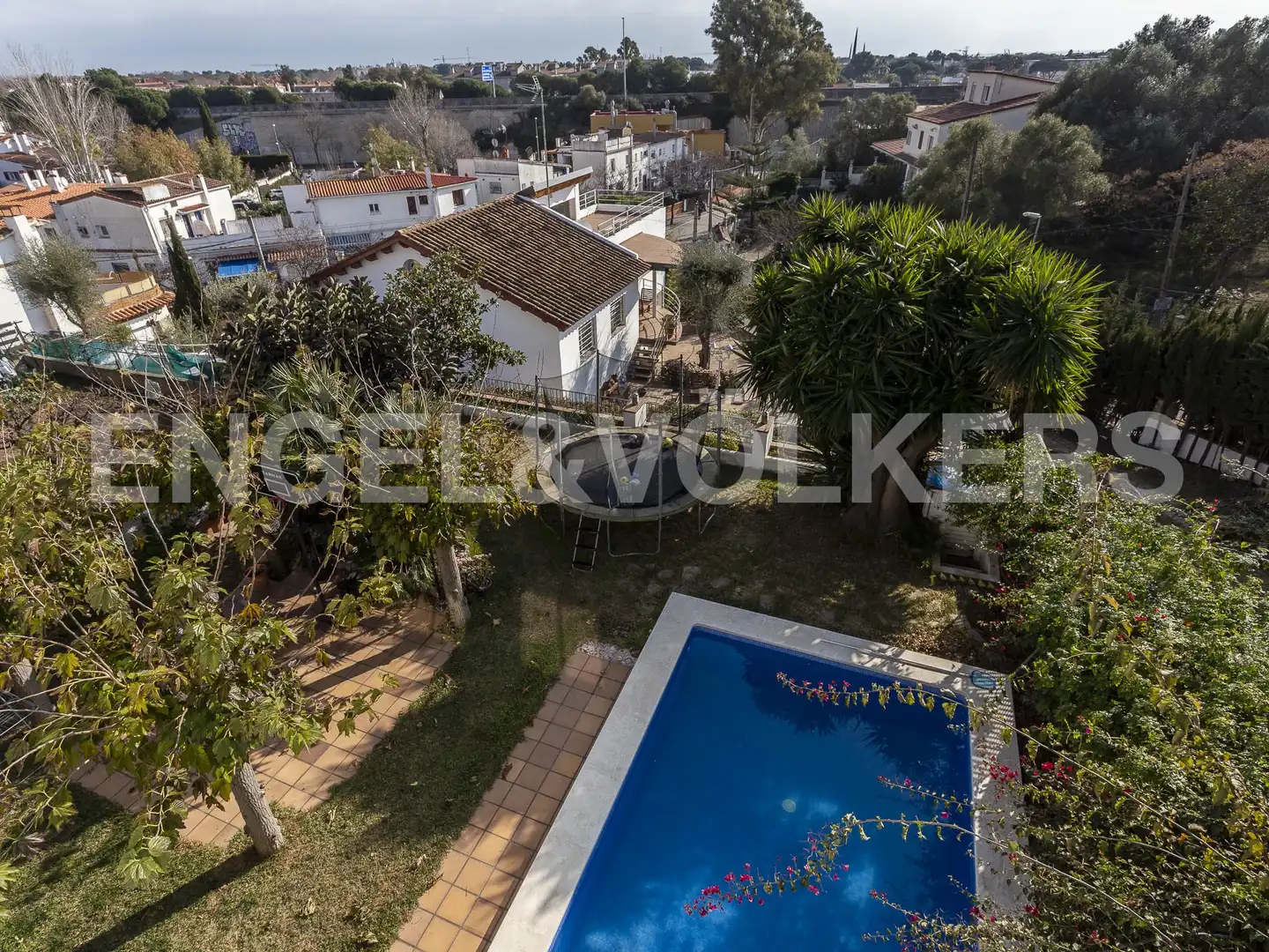 Vista exterior de Casa o xalet en venda en Castelldefels amb Aire condicionat, Calefacció i Jardí privat