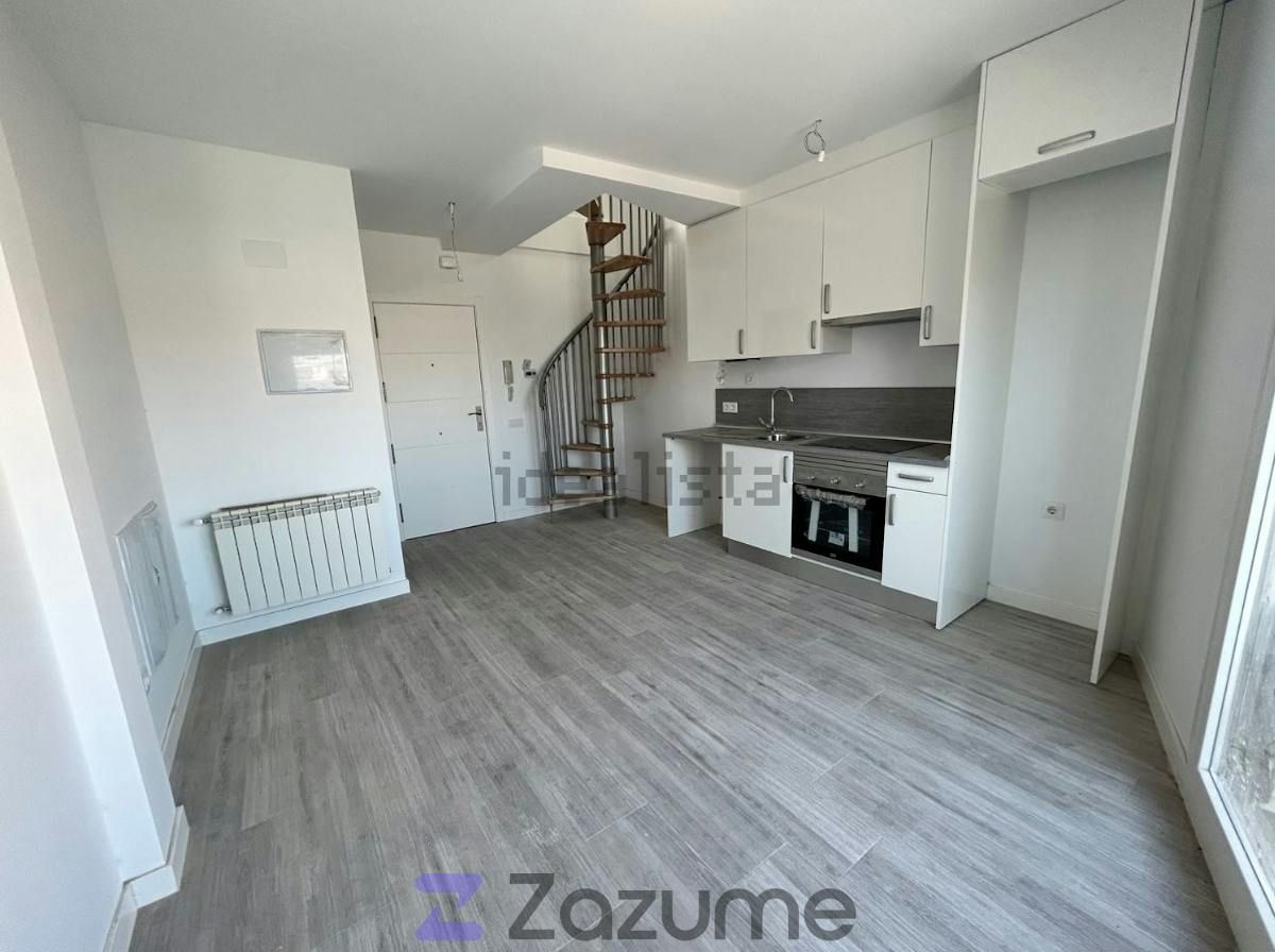 Außenansicht von Maisonette miete in Valmojado mit Heizung, Abstellraum und Möbliert