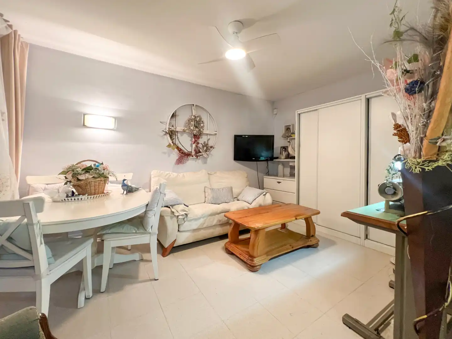 Wohnzimmer von Einfamilien-Reihenhaus zum Verkauf in Mollet del Vallès mit Klimaanlage, Heizung und Privatgarten