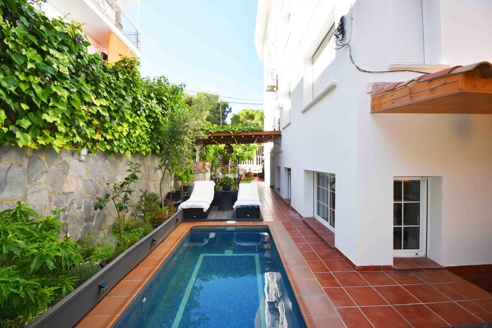 Schwimmbecken von Wohnung zum Verkauf in Sitges mit Heizung, Privatgarten und Terrasse