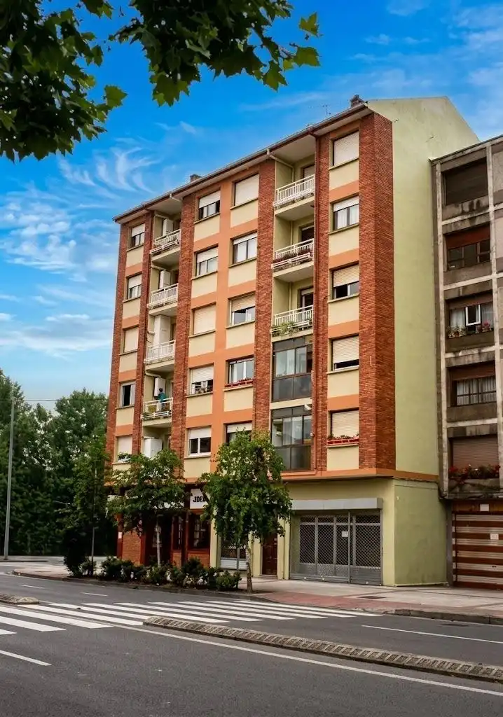 Vista exterior de Piso en venta en Laudio / Llodio con Calefacción, Trastero y Balcón