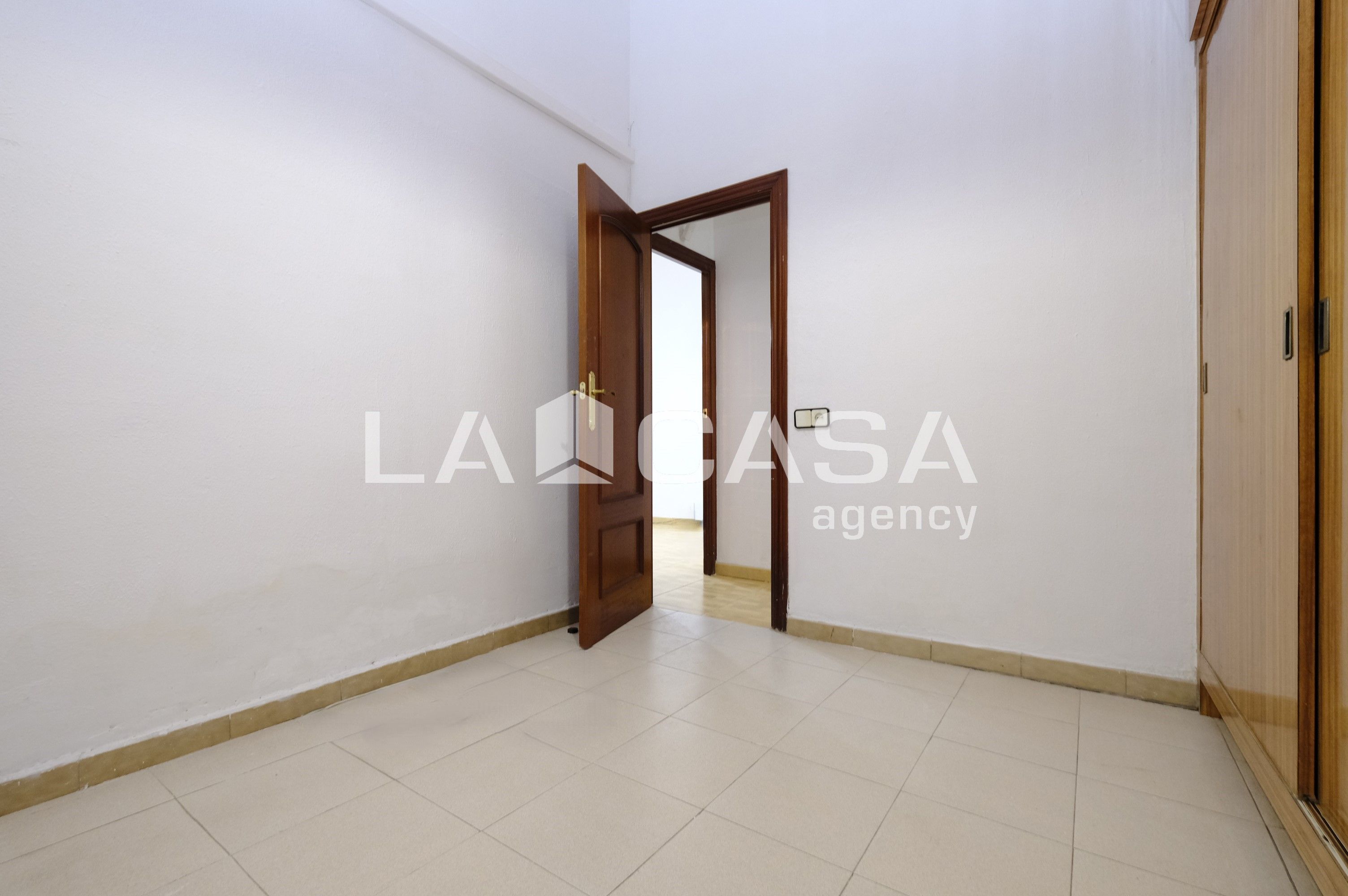 Planta baja for sale in  Barcelona Capital  with Heating
