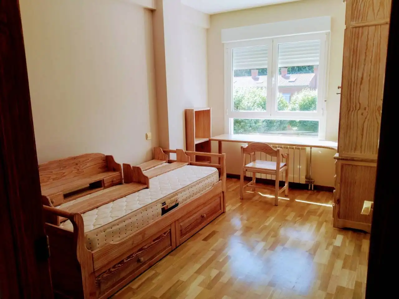 Habitación de Dúplex de alquiler en Burgos con Calefacción, Parquet y Amueblado