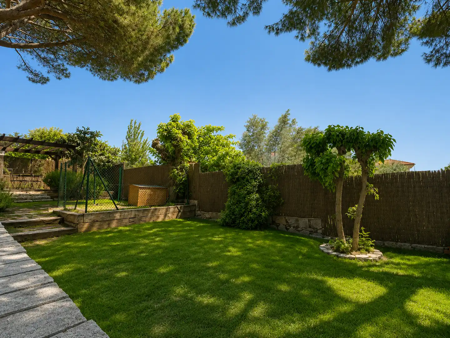 Jardí de Casa o xalet en venda en Hoyo de Manzanares amb Jardí privat, Piscina i Moblat