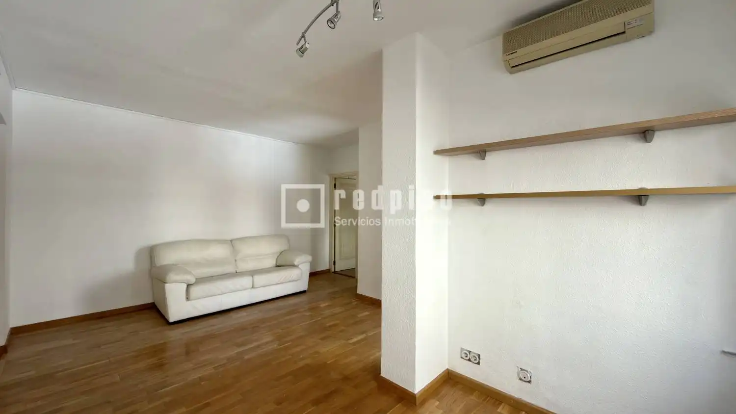 Sala d'estar de Pis en venda en Barcelona amb Parquet
