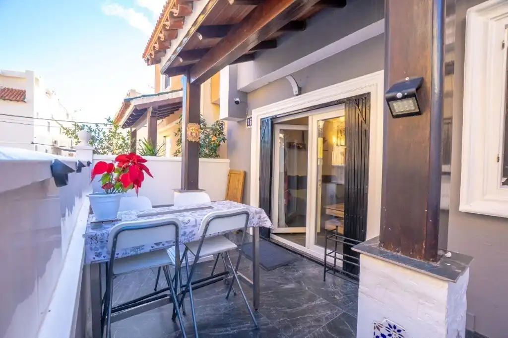 Terrasse von Country house zum Verkauf in Torrevieja mit Klimaanlage, Privatgarten und Möbliert