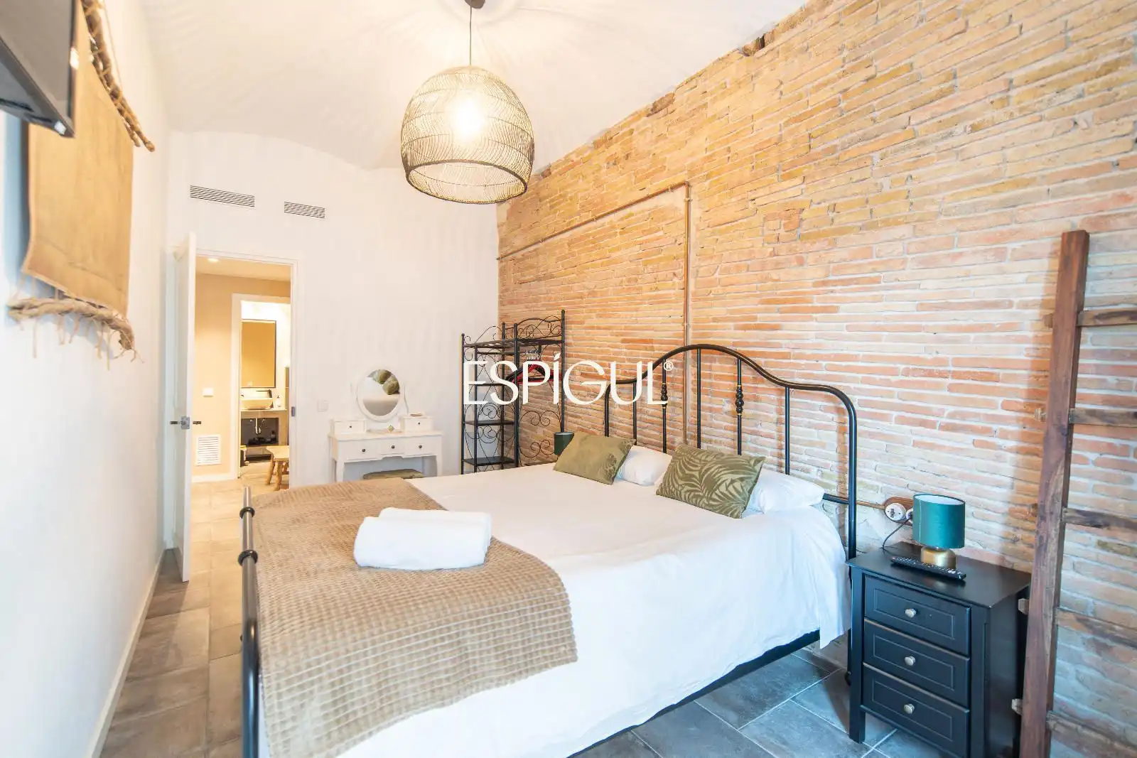 Schlafzimmer von Wohnung zum Verkauf in Girona mit Klimaanlage, Heizung und Terrasse