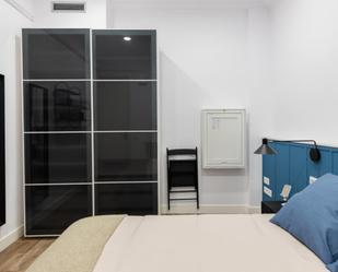 Dormitori de Apartament per a compartir en  Barcelona Capital amb Moblat, Forn i Rentadora