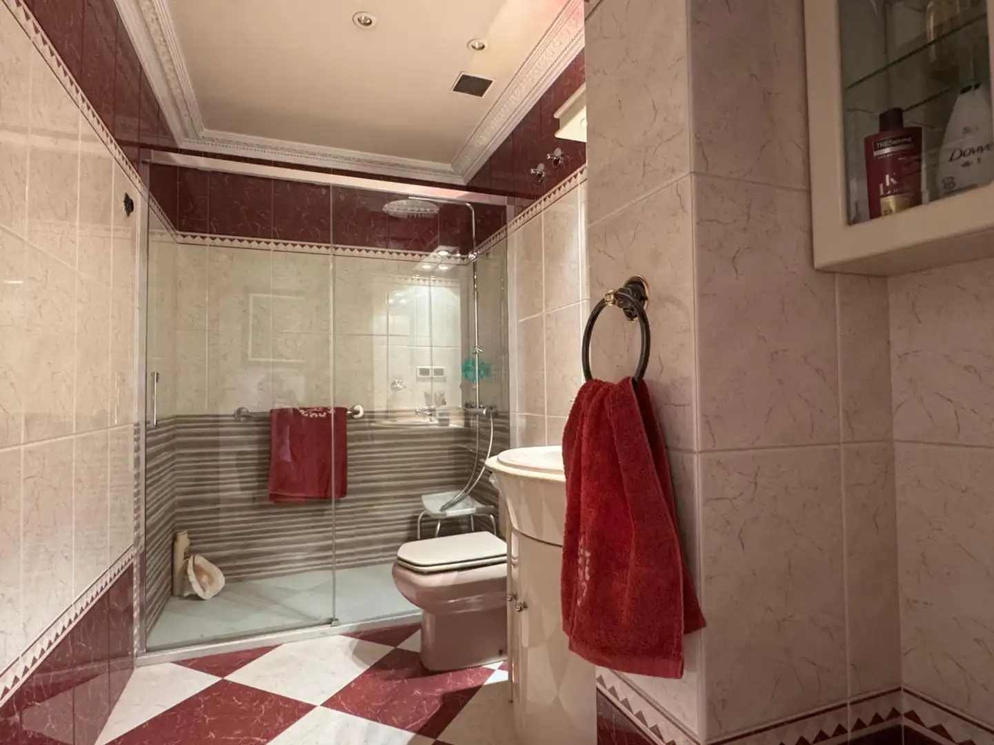 Badezimmer von Haus oder Chalet zum Verkauf in  Logroño mit Klimaanlage, Heizung und Privatgarten