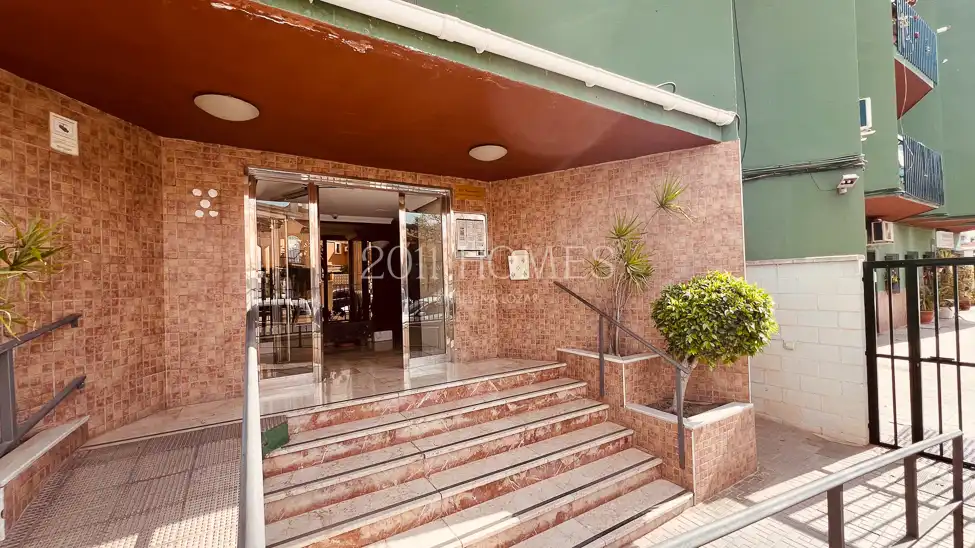 Flat for sale in Málaga  with Air Conditioner, Private garden and Balcony